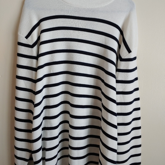 Sweater - Picture 3 of 10